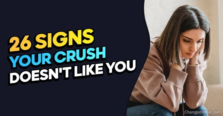 26 Painful And Heartbreaking Signs Your Crush Doesn’t Like You